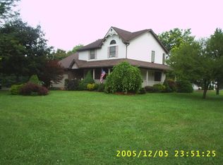 8 Fernott Dr, Lancaster, NY 14086