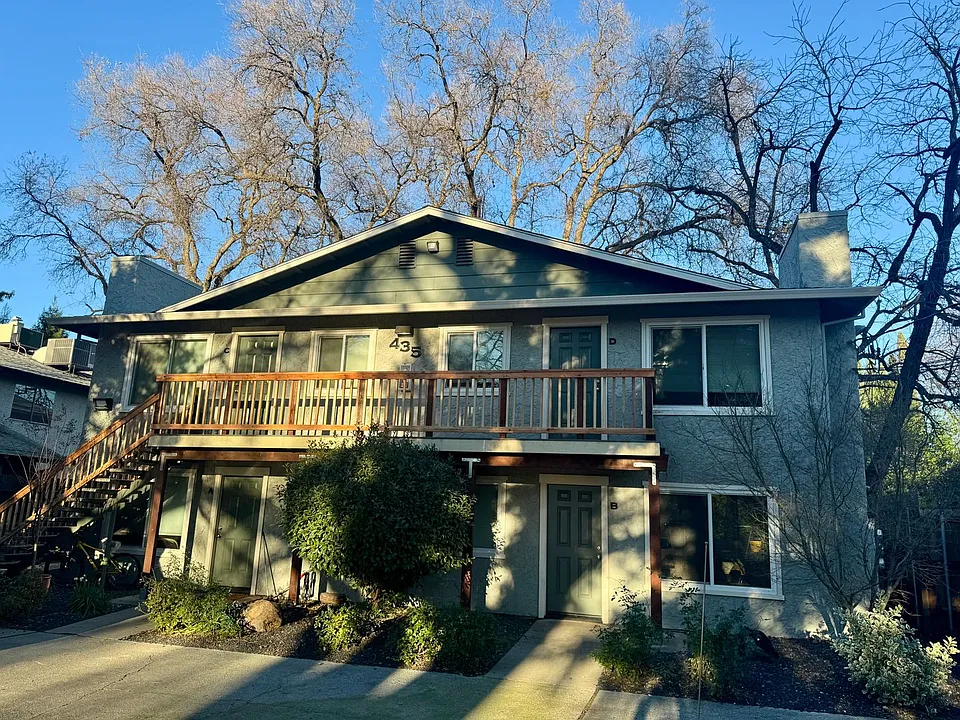 435 Maple St