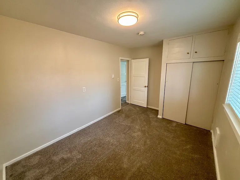 815 Edmonds Ave NE — Photo 18