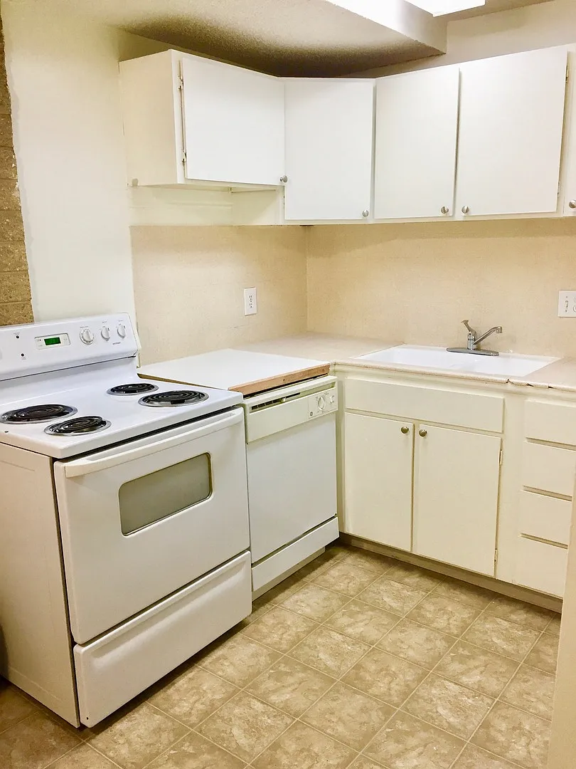 2 bed, 1.0 bath, 830 sqft, $1,199 — Photo 3