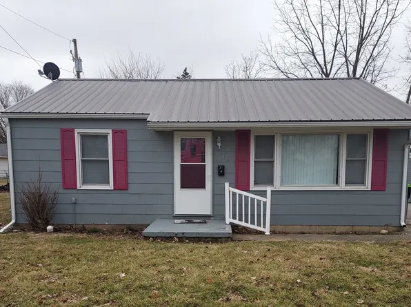 202 S Embarras Ave, Tuscola, IL 61953