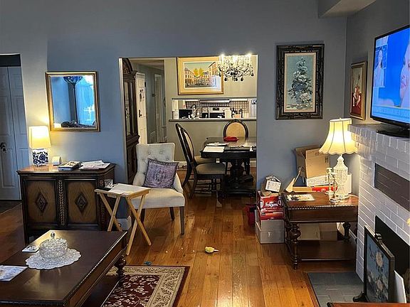 3rd image of 5548 Waterman Blvd APT 1W