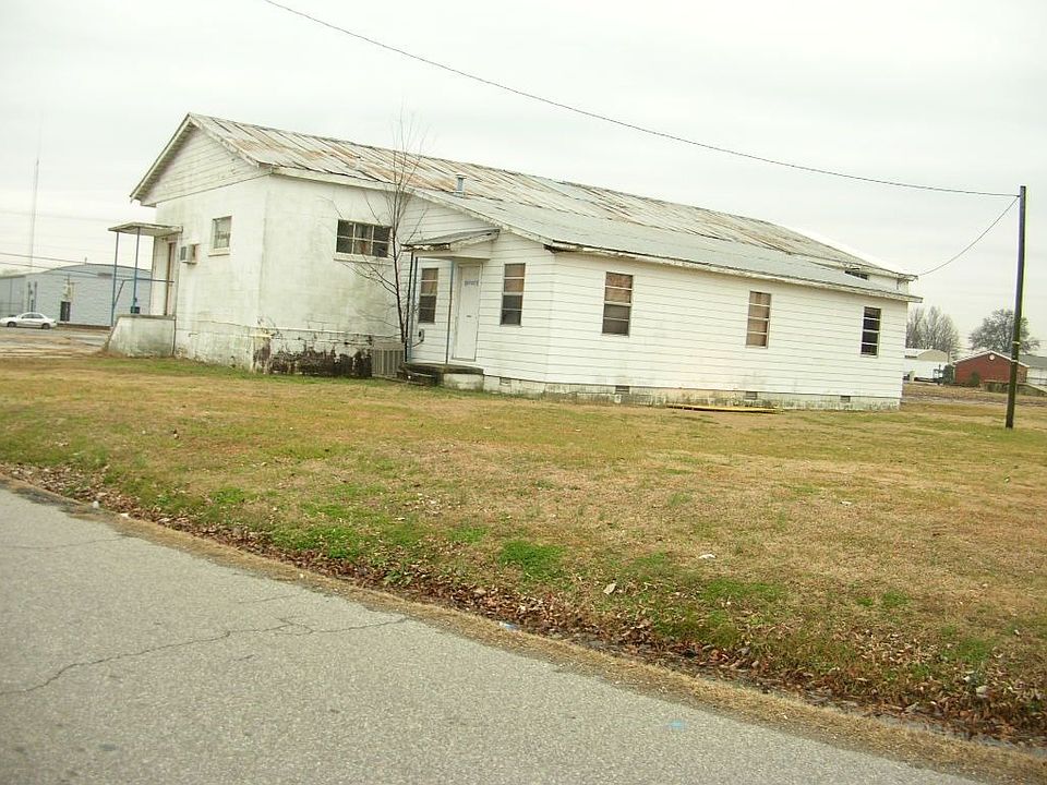 2nd image of 1215 S Main Ave