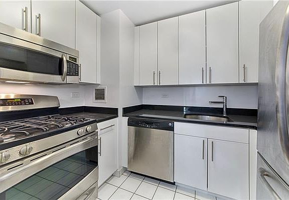 3rd image of 330 E 38th St APT 31F