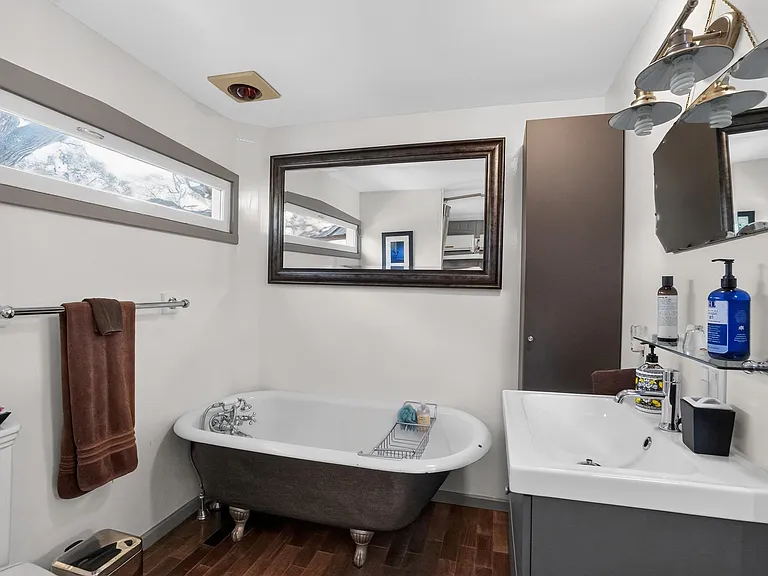 221 Park Ln — Photo 29