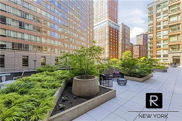 Rented by R New York | media 83