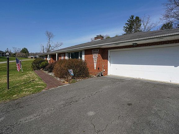 4th image of 1 Bel Manor Dr