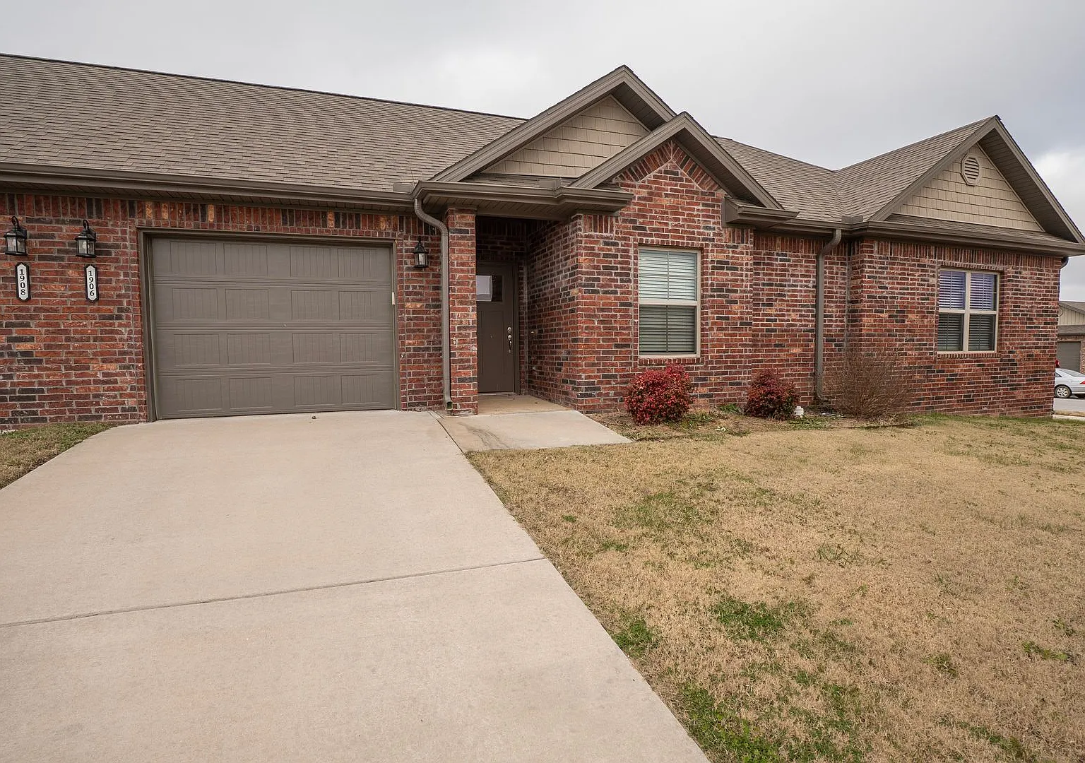 Charming 2 bedroom/2 bathroom in Pea Ridge! — Photo 2