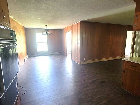 3rd image of 216 Maxwell Dr