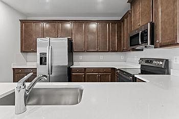 4th image of 595 Weaver Brook Walk #A