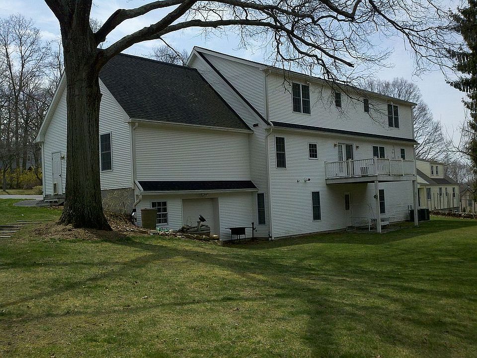 2nd image of 9 Rolling Wood Dr