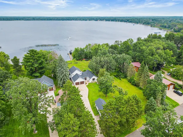2607 S Lake George Dr NW, Oak Grove, MN 55011