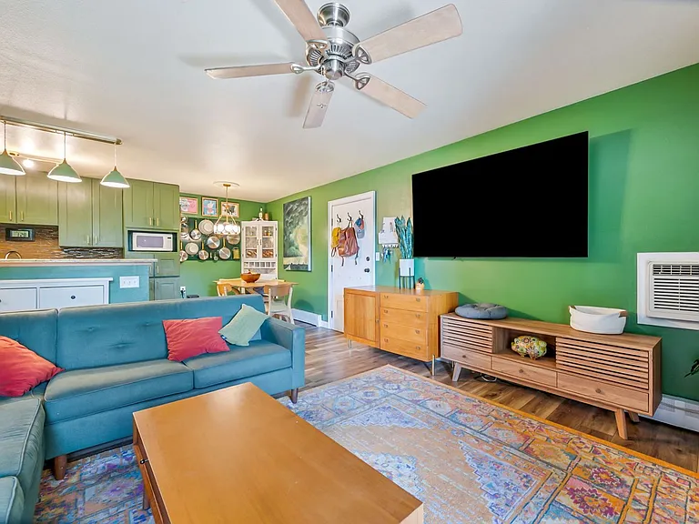512 E Monroe Dr #D431 — Photo 1