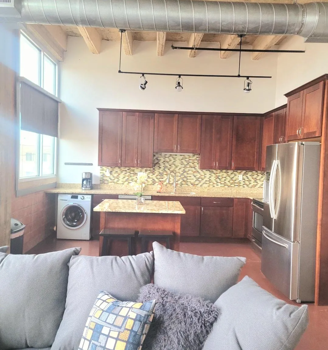 Studio, 680 sqft, $2,000 — Photo 1