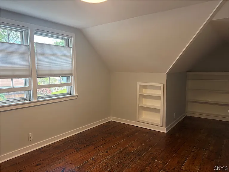 240 Ferncliff Ave — Photo 8