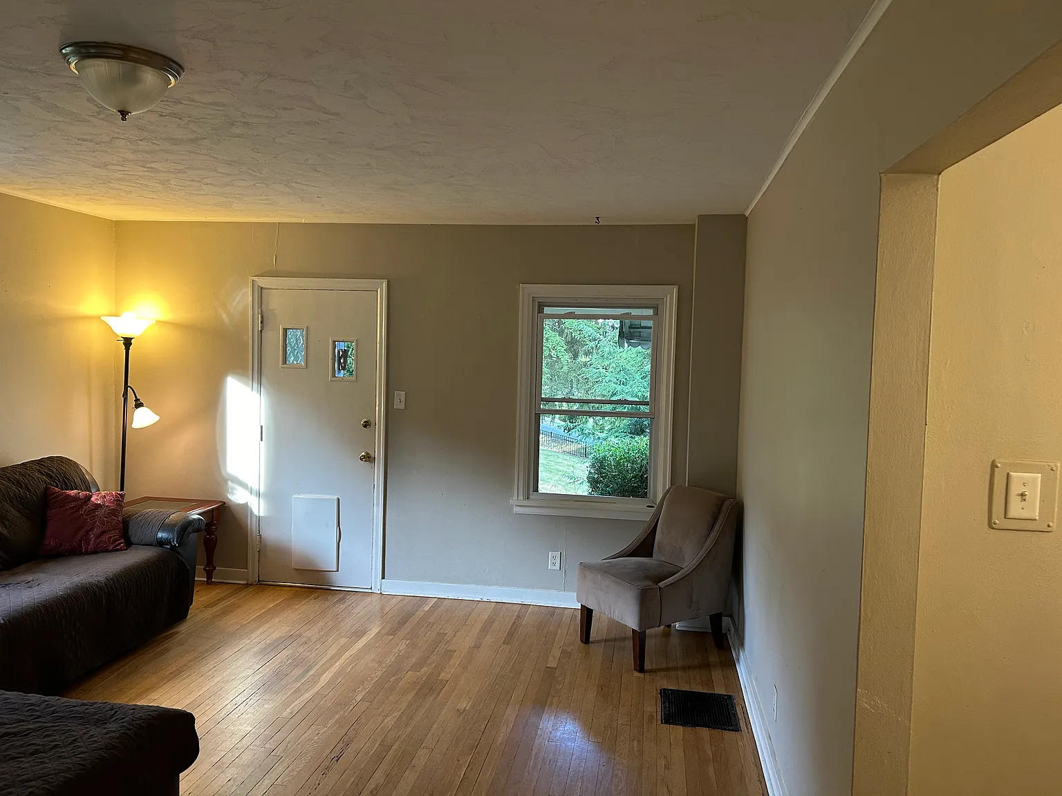 3 bed, 1384 sqft, $2,300 — Photo 4