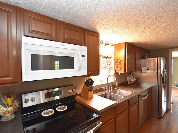 4th image of 691 Fairview Rd