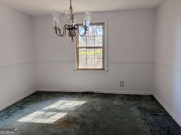 4th image of 405 Woodland St
