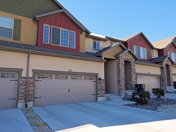 3rd image of 221 E Baycrest Dr