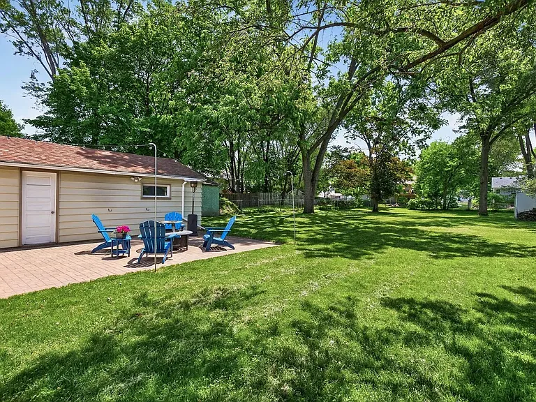 2000 County Road F E — Photo 10