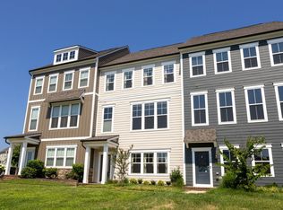 1730 Autumn Maple Leaf Dr, Dumfries, VA 22026