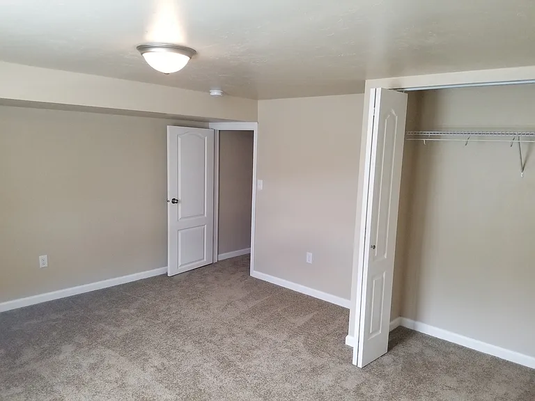 Spacious & Updated 3 bedrooms +large rec room 2 baths, landscaped — Photo 13
