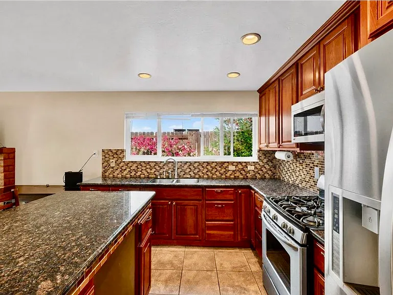 4073 Farmer Way — Photo 6