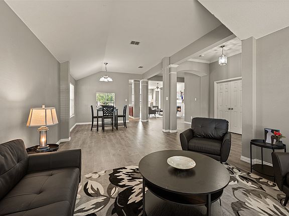 3rd image of 1205 Hickory Bend Ln