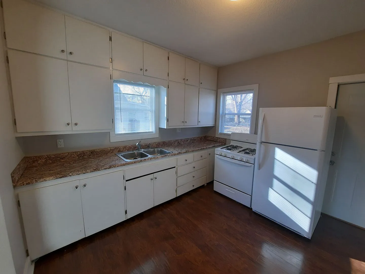 2 Bedroom, 1 Bathroom Home — Photo 4
