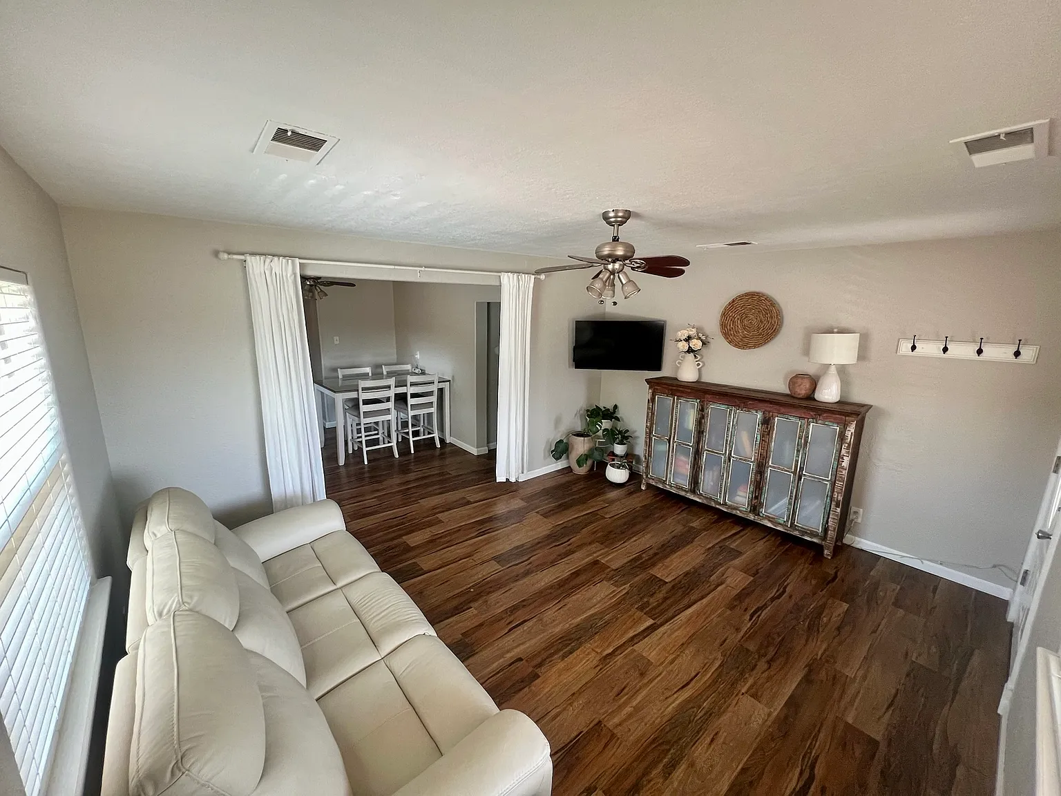 Delamar Ave NW, Albuquerque — Photo 2
