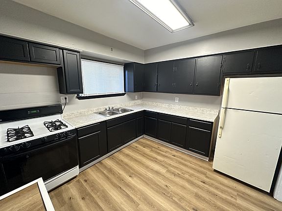 5th image of 619 17th St #1