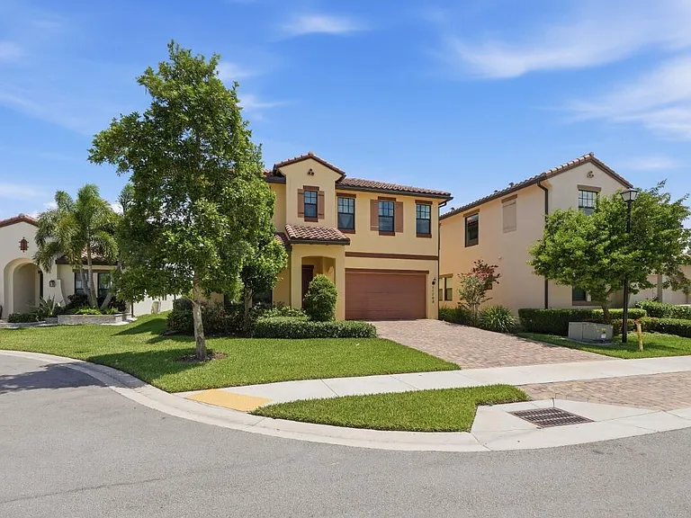 11760 Bayview Cir — Photo 51