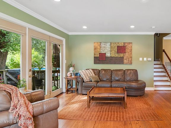 3rd image of 41W385 Crestwood Dr