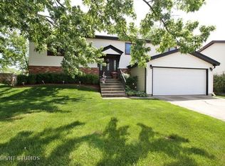 20005 S Pine Hill Rd, Frankfort, IL 60423