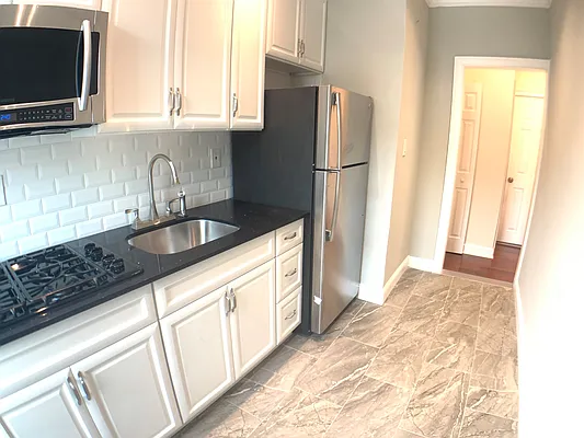 Rented by RealTegrity NY LLC | media 14