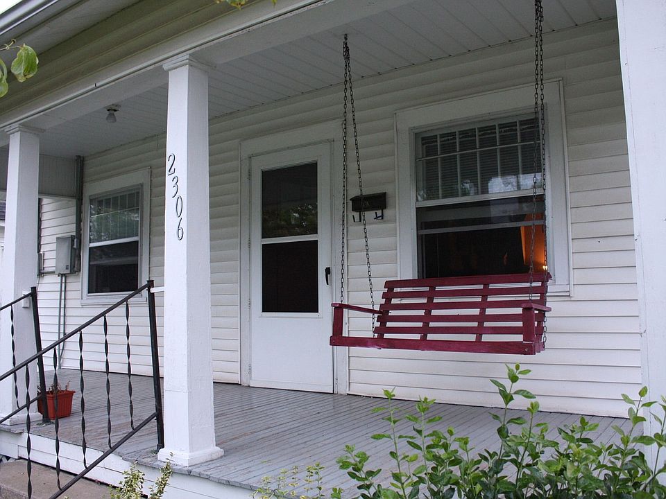 Great front porch for sitting