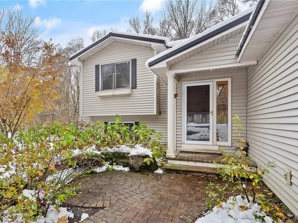 71 Hickory Grove Rd, Fulton, NY 13069
