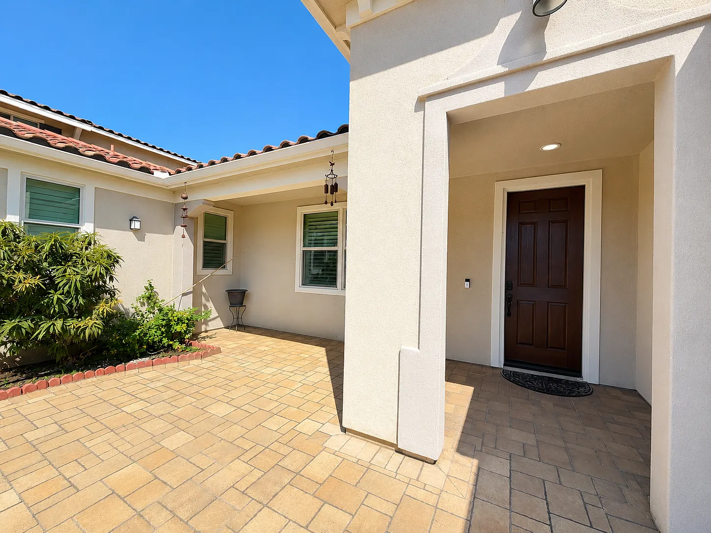 4 bed, 2.5 bath, 2692 sqft, $4,295 — Photo 3