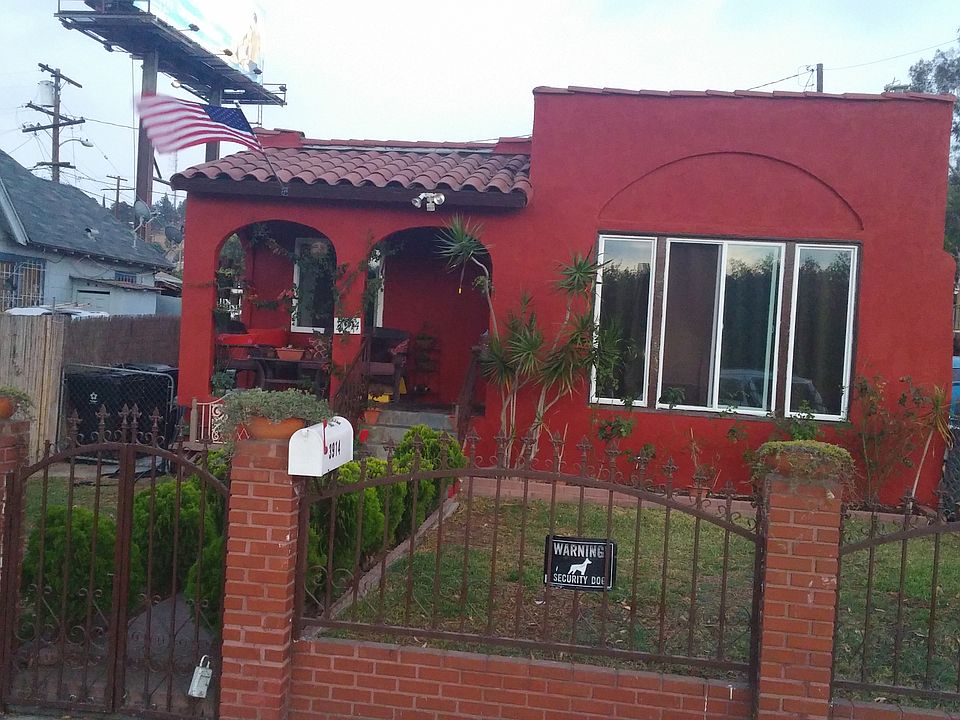 2nd image of 3914 Perry St