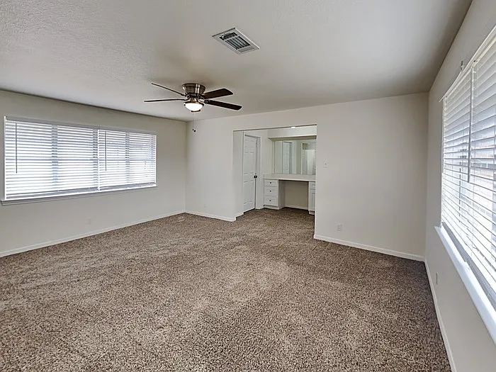 2405 Avenue G — Photo 10