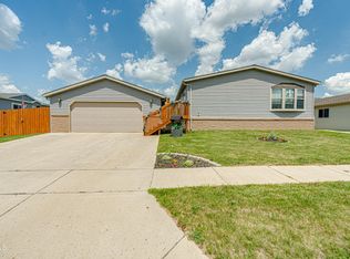 3900 Greensboro Dr, Bismarck, ND 58503