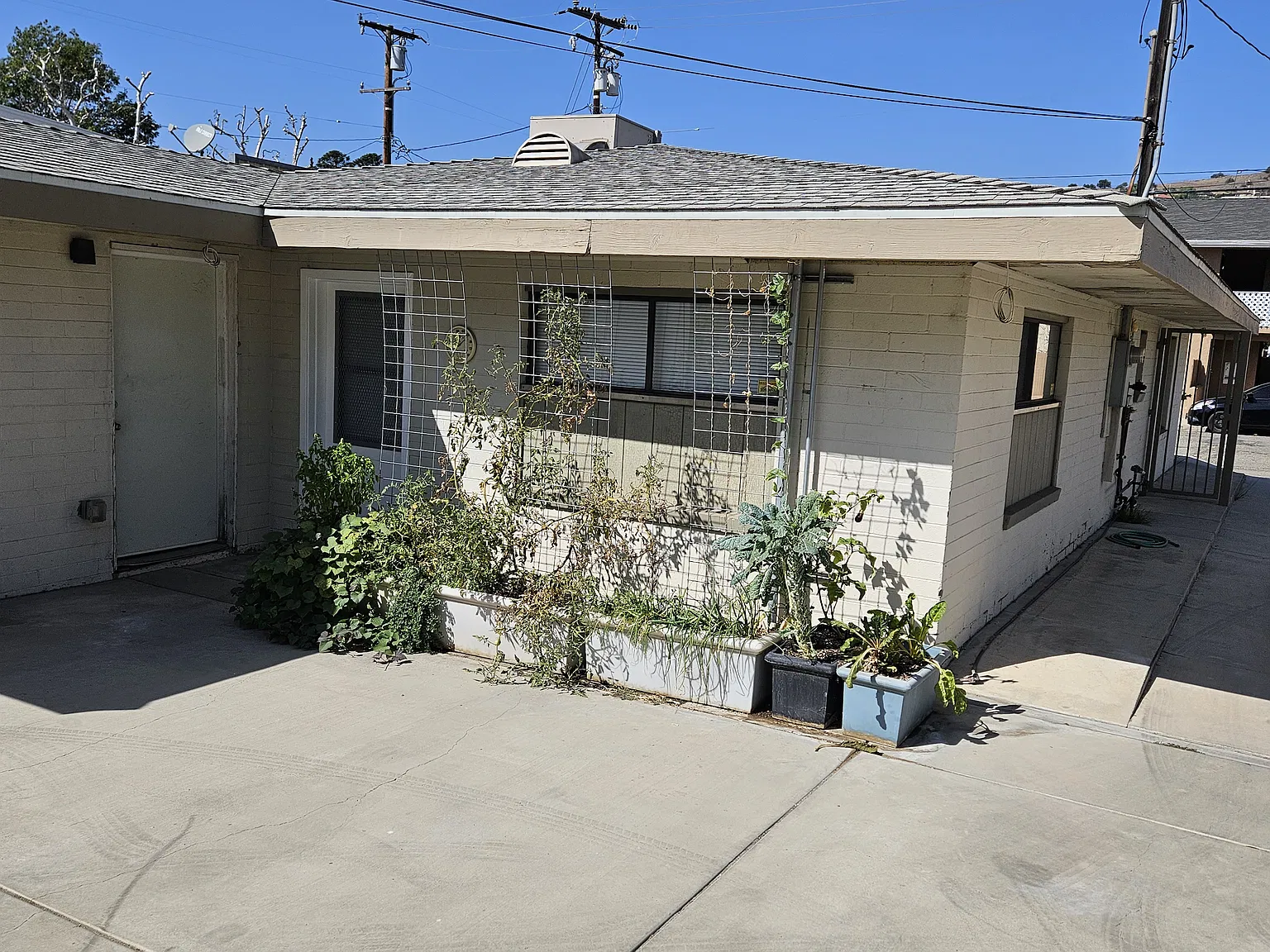 Railroad Ave, Santa Paula — Photo 1