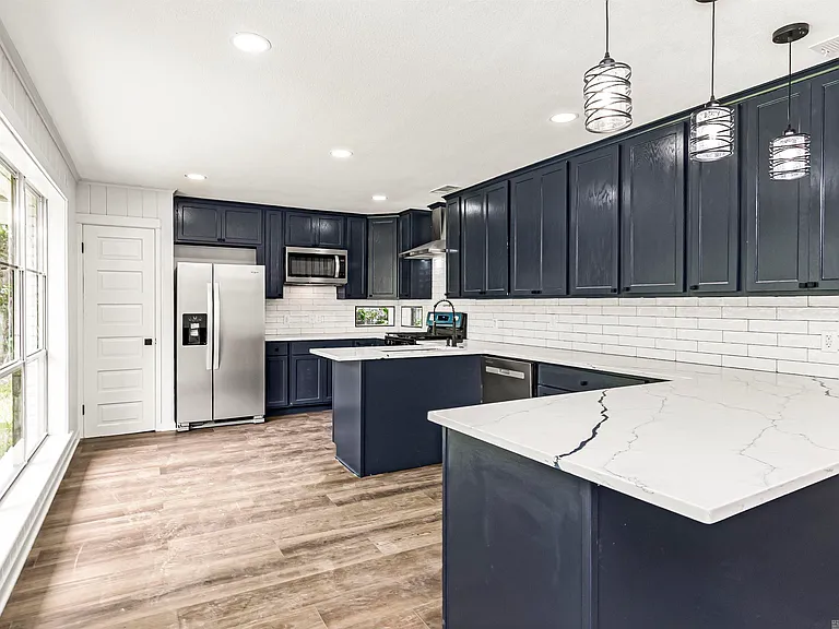 535 Thornwood Dr — Photo 11