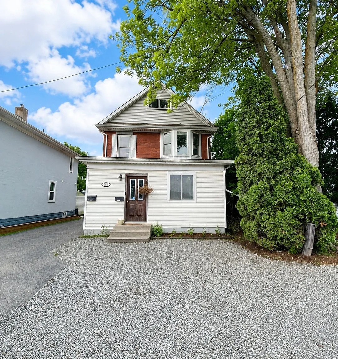 2 bed, $1,499 — Photo 1