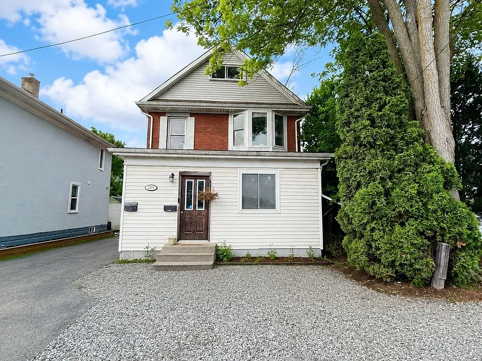 209 W Main St