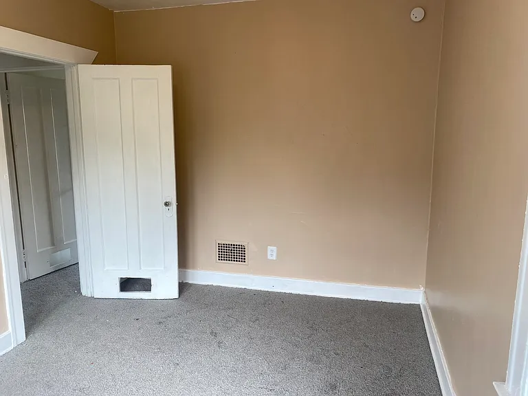 2645 W Grand St — Photo 14
