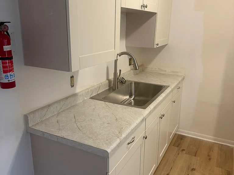 374 Riverside Dr #12 — Photo 2