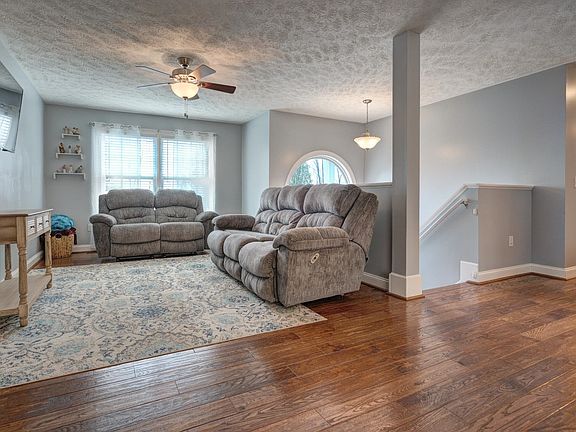 5th image of 145 Robin Hood Dr