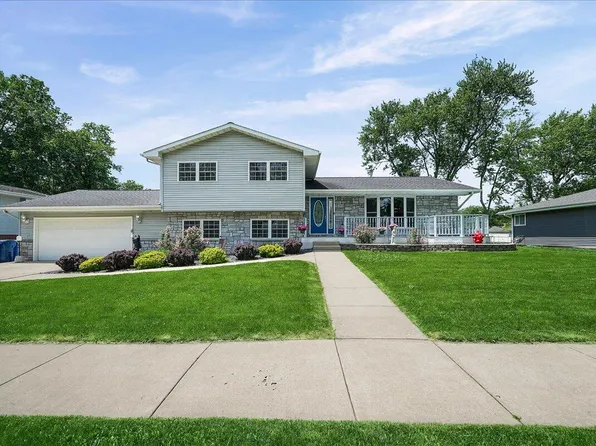 735 S Sherman St, Crown Point, IN 46307