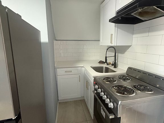 2nd image of 75 N Munn Ave #3L